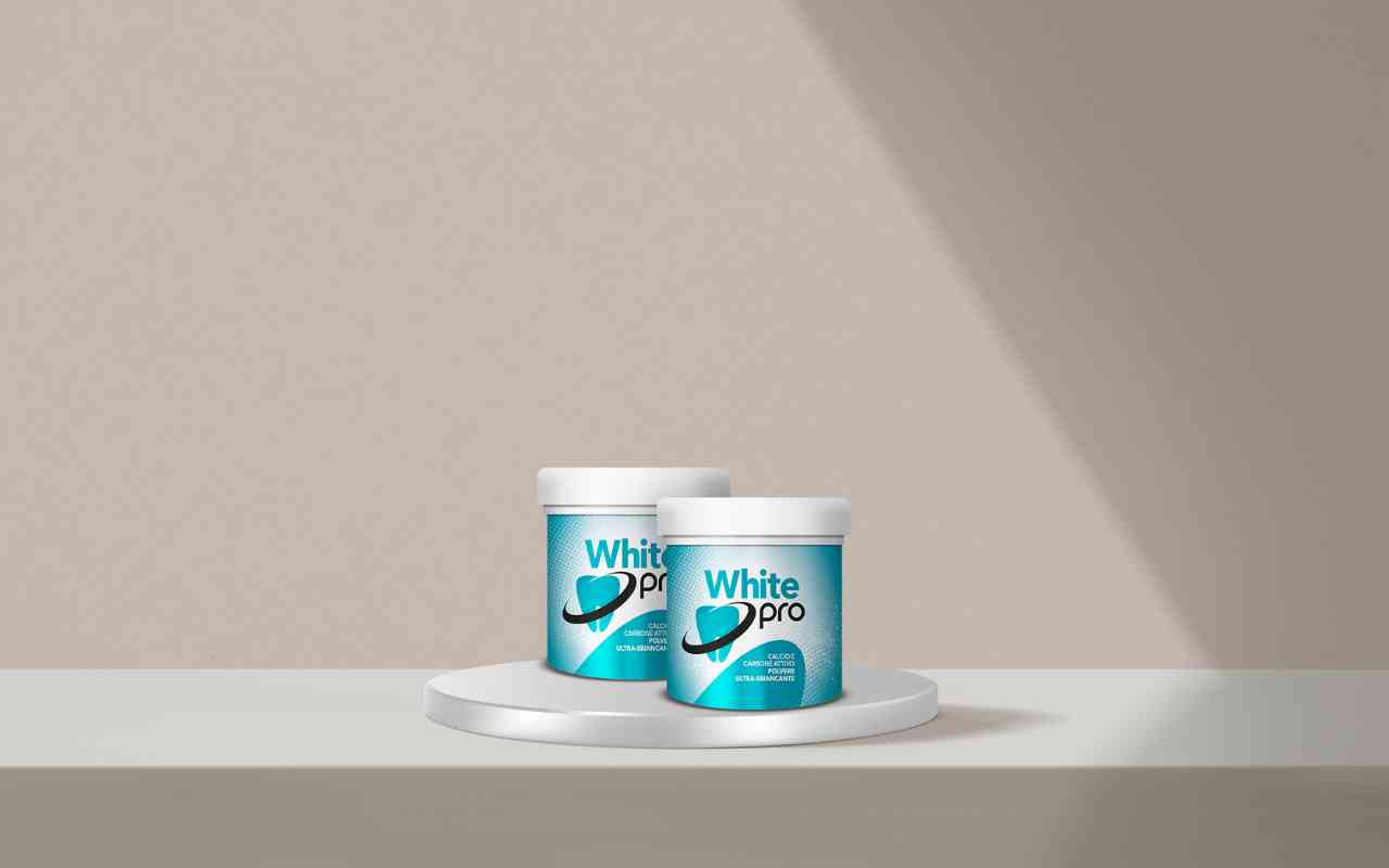 Scopri come ottenere denti bianchi in poche applicazioni con White Pro a casa tua